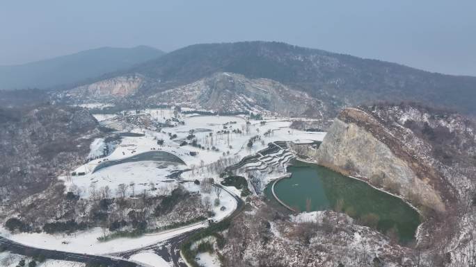航拍襄阳大岘山生态旅游风景区摩崖石刻雪景