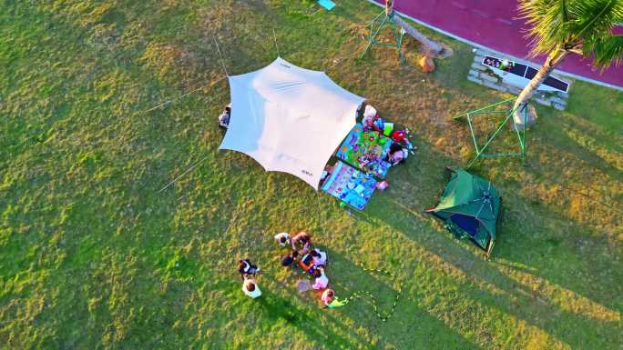 海南三亚春季阳光、草坪上的露营放风筝