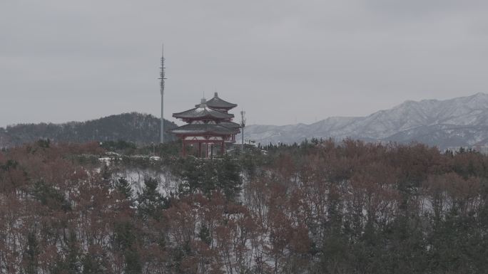 航拍威海市高区笔架山文体公园山顶凉亭雪景