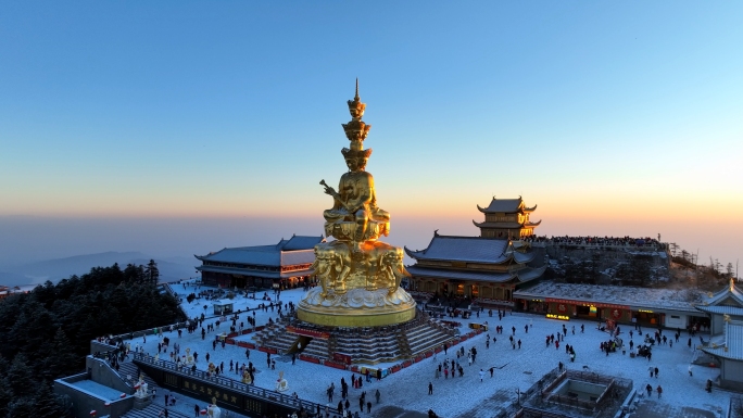 峨眉山金顶雪景日出