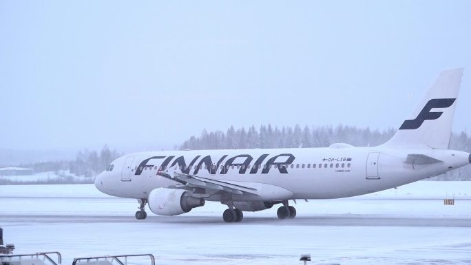 雪天机场航班延误空客A320飞机芬兰航空