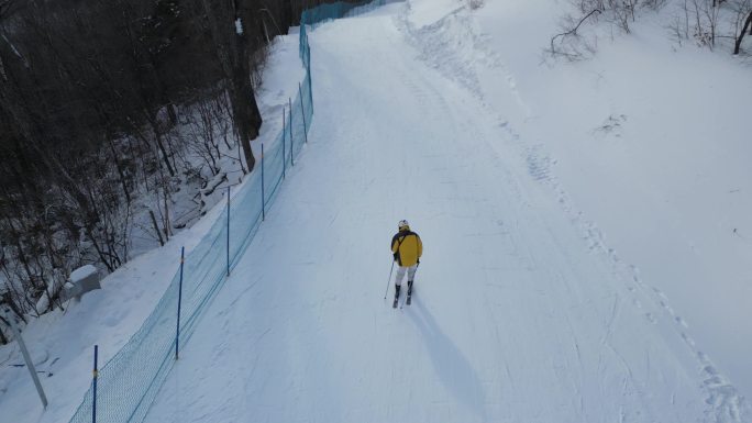 冬天长白山滑雪场人群跟拍