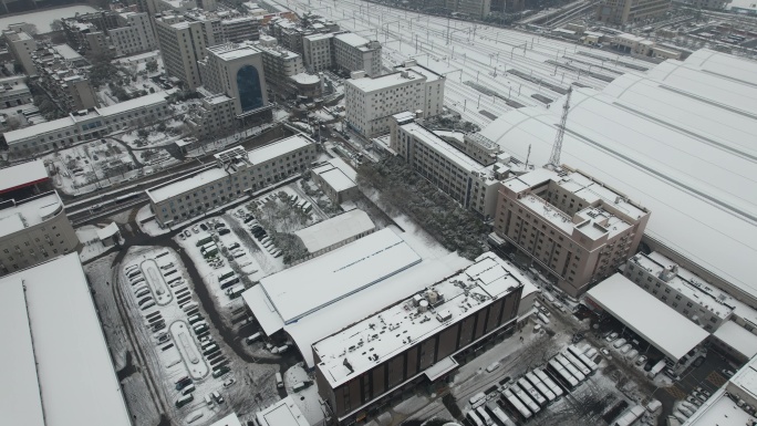 武汉市冻雨加暴雪 大量旅客滞留 汉口站