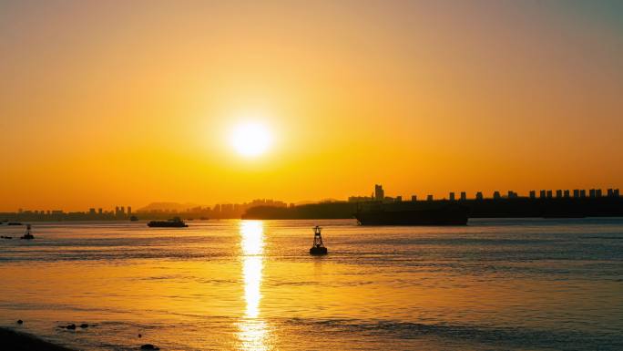 城市江边长江黄昏日落夕阳风光延时摄影