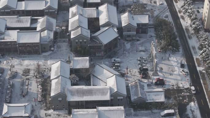 航拍威海市环翠区奈古山威高民俗村雪景