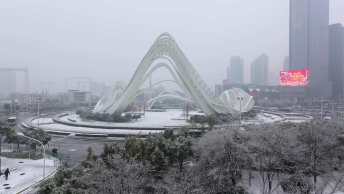 【航拍】光谷广场星河雕塑雪景01