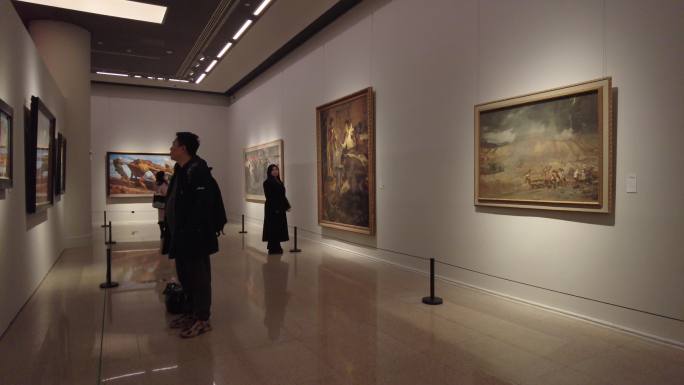 中国美术馆大师绘画书法作品览观众参观学习