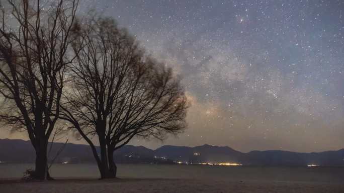 云南省玉溪市抚仙湖湾子沟星空延时摄影