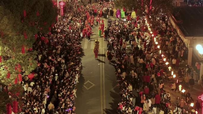 过年人群拥挤灯笼街道新春年味节日氛围航拍