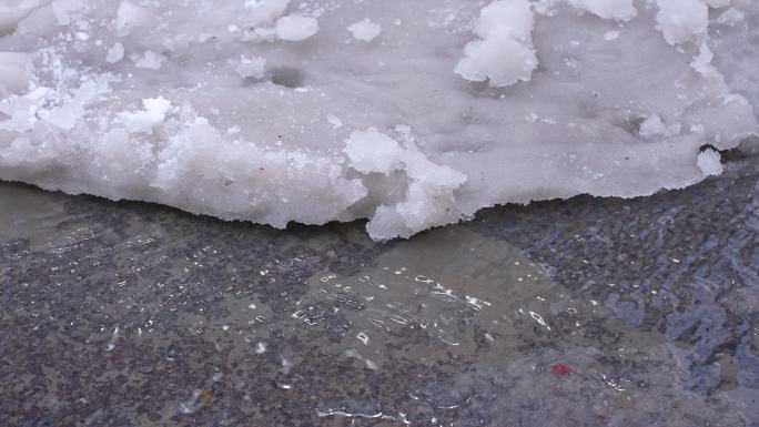 村里的雪化了