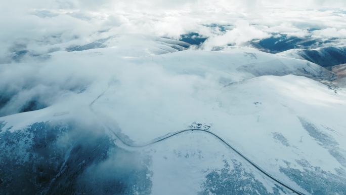 理塘雪路雪山