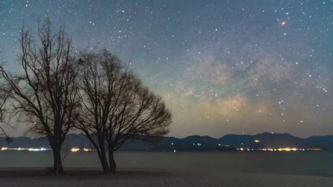 云南省玉溪市抚仙湖湾子沟星空延时摄影