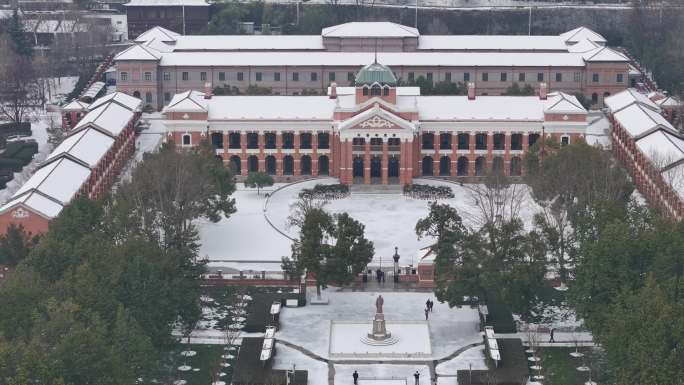 武汉航拍黄鹤楼古建筑雪景下雪红楼长江大桥