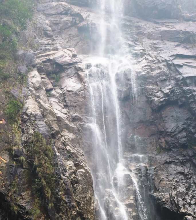 瀑布流水特写