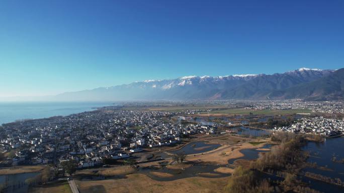 航拍云南旅游大理苍山洱海村庄田园风景