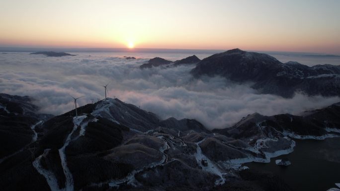 桂林全州天湖雪景平流雾