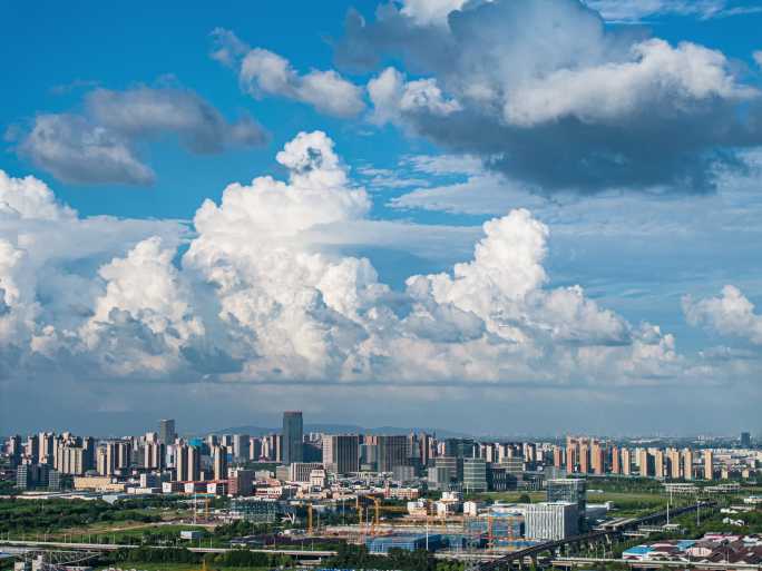 无锡锡山区蓝天白云城市天际线