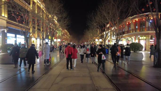 北京前门大街喜庆春节年味人流穿梭延时