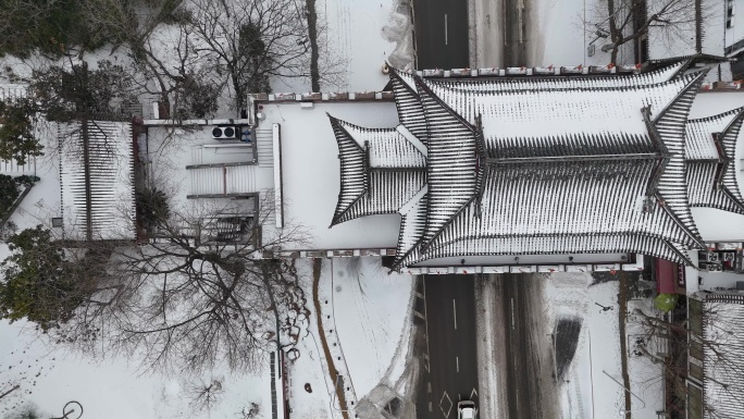 武汉航拍雪景古建筑铁门关晴川阁长江大桥