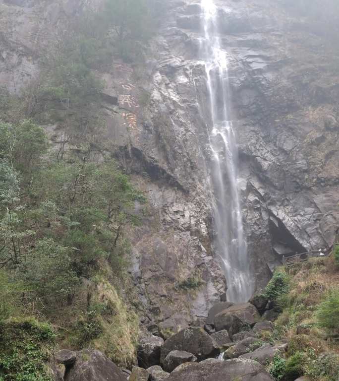 自然流水瀑布景观