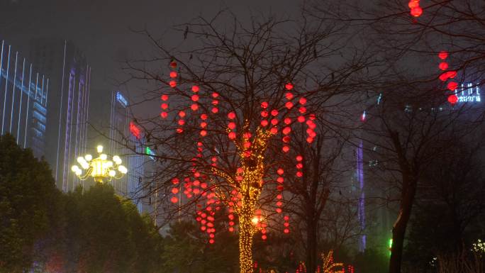 过年氛围雪夜树上挂的红灯笼