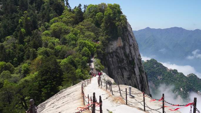 陕西旅游5A级华山景区苍龙岭山峰云海