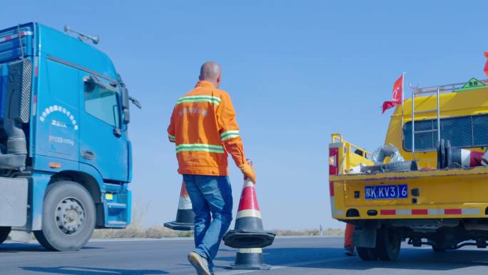 道路养护安装铁丝网慢动作