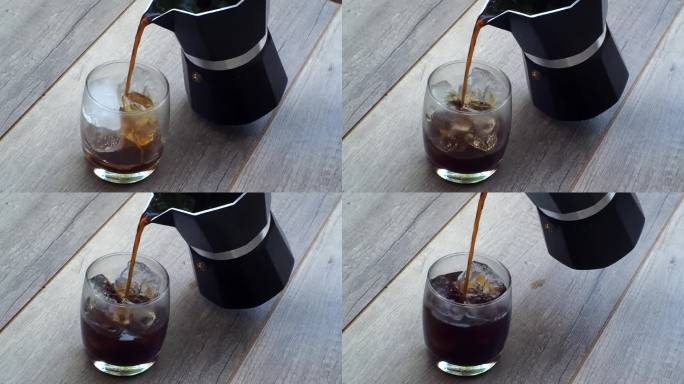 将新鲜的咖啡从摩卡壶咖啡机倒入加冰的咖啡杯。