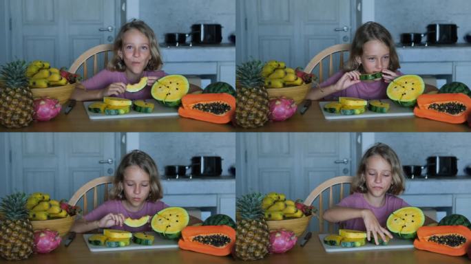 小女孩在厨房吃黄西瓜