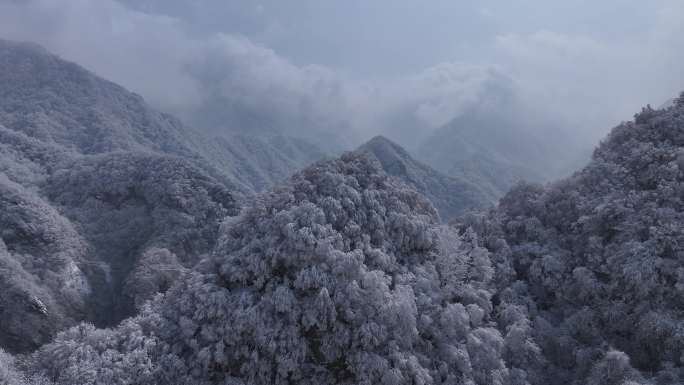 陕西西安秦岭山脉多云云海大气雪景雾凇江山