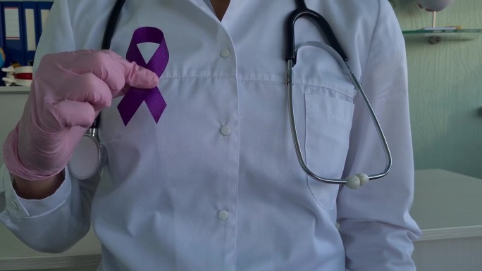 紫丝带意识在医生手中为ADD和ADHD癌症的概念