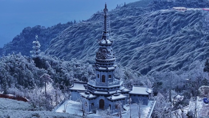 雪落径山寺