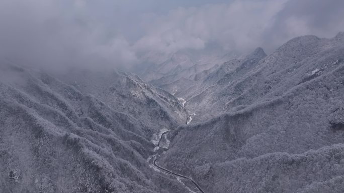 陕西西安秦岭山脉多云云海大气雪景雾凇江山