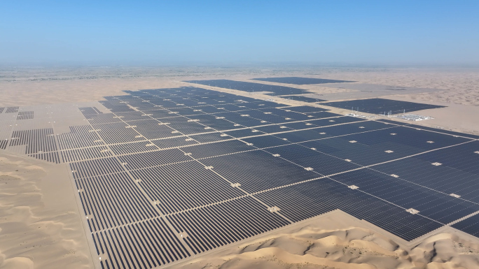 甘肃武威沙漠戈壁光伏太阳能发电基地新能源