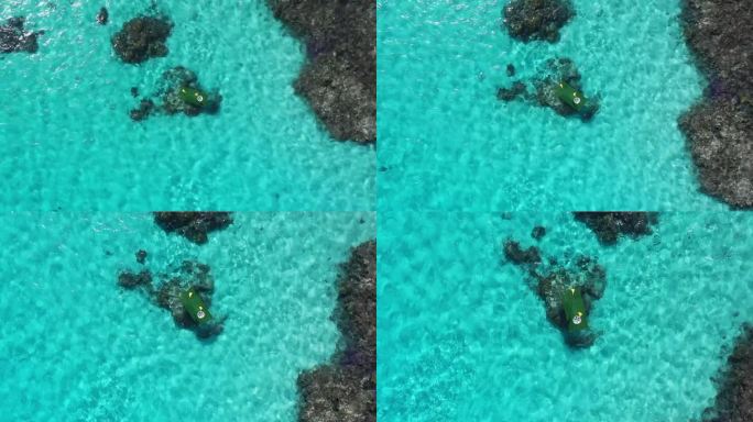 空中旋转无人机拍摄的海上漂浮高尔夫球场