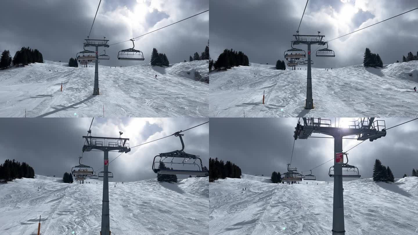 冬季滑雪缆车