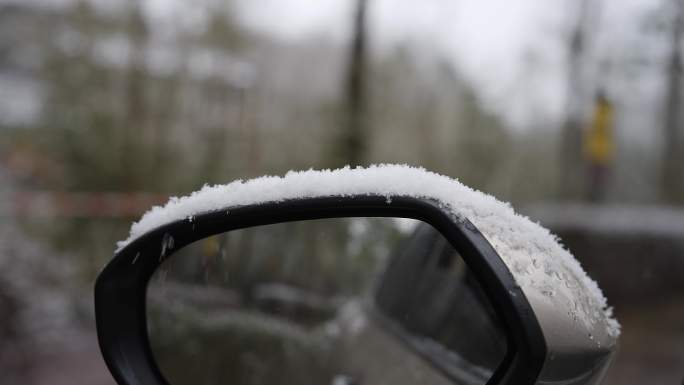 车窗雪景下雪意向性