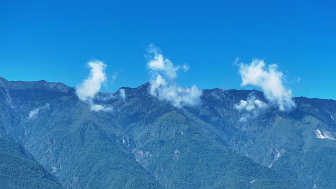 云南大理苍山漂浮的白云