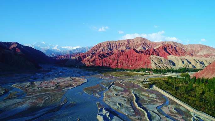 新疆的丹霞地貌高清4K
