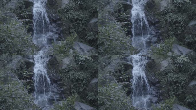 山水中瀑布、桂林山水