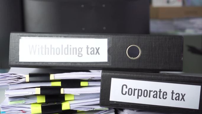 税务概念，预扣税资料夹，营业厅文件报告。保留税是由收入的支付者而不是收入的接受者向政府缴纳的所得税。
