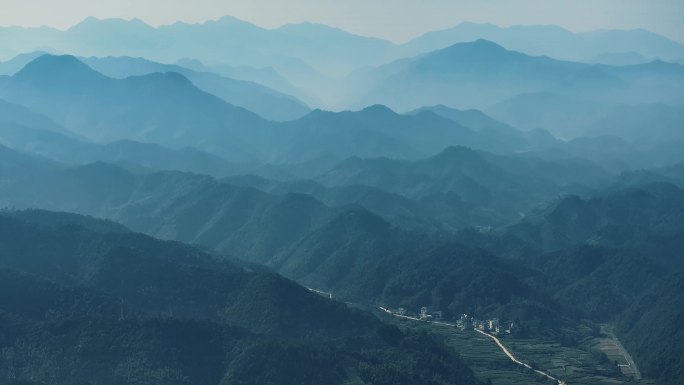 实景水墨山水，浙江千岛湖群山