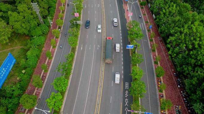 城管执法部门车辆道路巡逻航拍