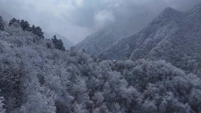 陕西西安秦岭山脉多云云海大气雪景雾凇江山