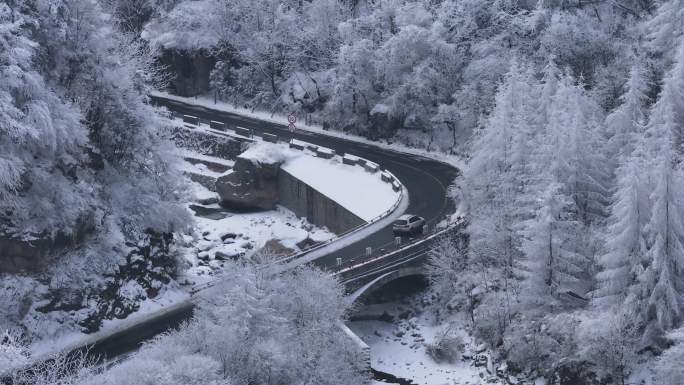 陕西西安秦岭山脉多云云海大气雪景雾凇江山