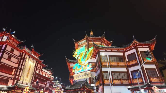 上海春节豫园龙年灯会游客游玩人流城隍庙素