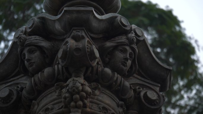 殖民地马六甲荷兰红屋广场上的立柱雕塑