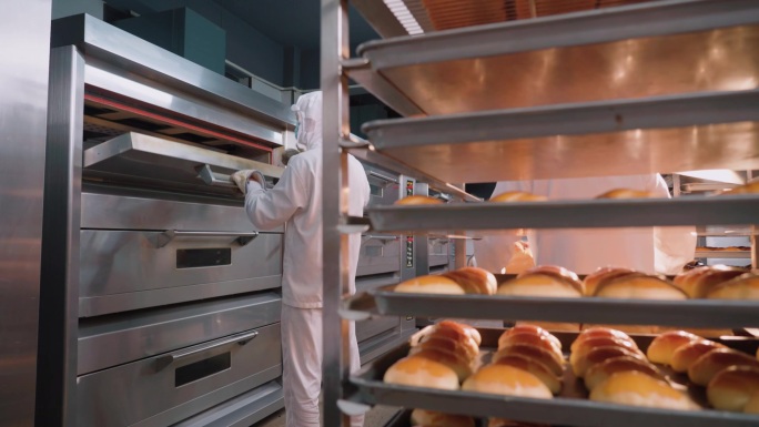 面包工厂中面包烘烤与制作
