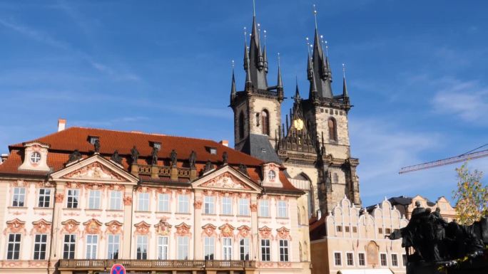捷克共和国布拉格Týn前的戈尔茨-金斯基宫和圣母教堂