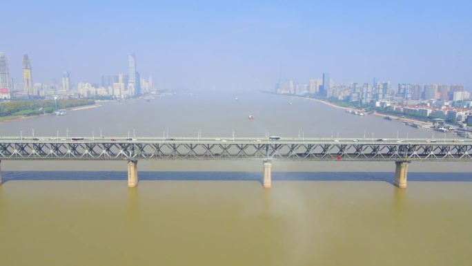 4K航拍武汉地标长江大桥车流交通